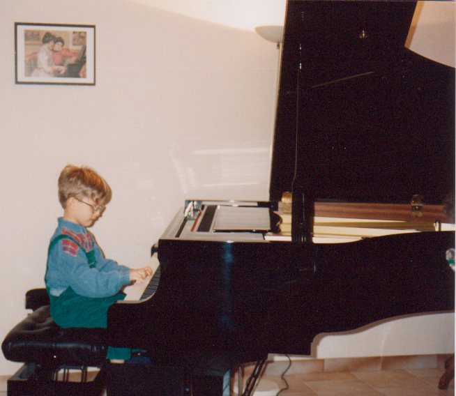 Débutant au piano à 3 ans