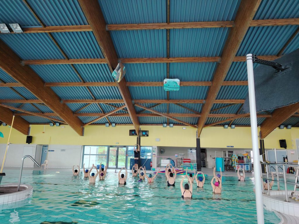 Séance d'aquagym sur des airs d'opéra à la piscine Les Goëlys